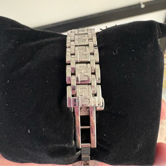 FENDI Black and Stainless Steal Timepiece FUNCTIONAL AUTHENTIC - Picture 3 of 13